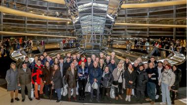 Besuchergruppe im Deutschen Bundestag mit Anja Schulz MdB